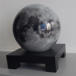 Patrick G. präsentiert Globe de la Lune Mova